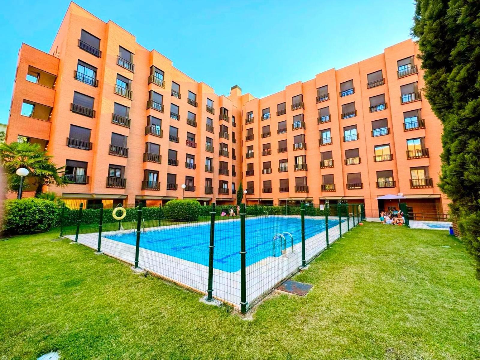 Airport Madrid Plenilunio Suites Green By Bebalmy Exterior foto